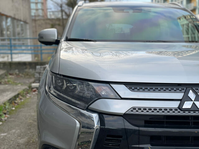 Сірий Міцубісі Outlander PHEV, об'ємом двигуна 2.4 л та пробігом 13 тис. км за 31990 $, фото 7 на Automoto.ua