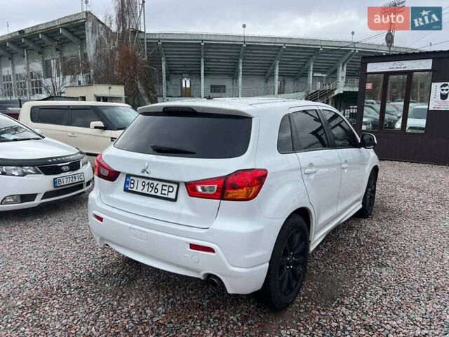 Белый Мицубиси Outlander Sport, объемом двигателя 2 л и пробегом 177 тыс. км за 10300 $, фото 6 на Automoto.ua