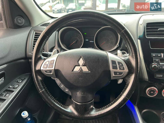 Белый Мицубиси Outlander Sport, объемом двигателя 2 л и пробегом 177 тыс. км за 10300 $, фото 9 на Automoto.ua