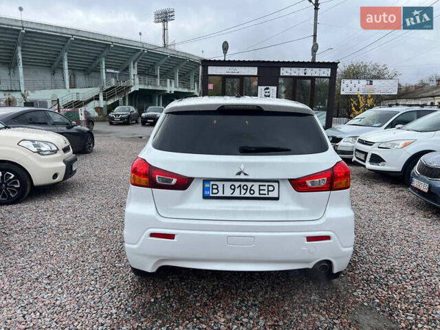 Белый Мицубиси Outlander Sport, объемом двигателя 2 л и пробегом 177 тыс. км за 10300 $, фото 5 на Automoto.ua