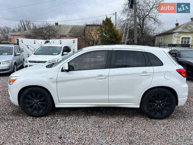 Белый Мицубиси Outlander Sport, объемом двигателя 2 л и пробегом 177 тыс. км за 10300 $, фото 3 на Automoto.ua