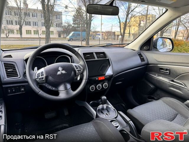 Білий Міцубісі Outlander Sport, об'ємом двигуна 2 л та пробігом 201 тис. км за 11700 $, фото 8 на Automoto.ua