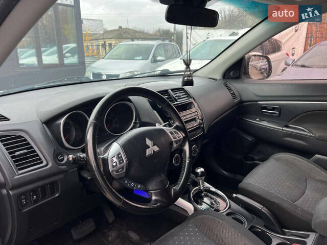 Белый Мицубиси Outlander Sport, объемом двигателя 2 л и пробегом 177 тыс. км за 10300 $, фото 11 на Automoto.ua