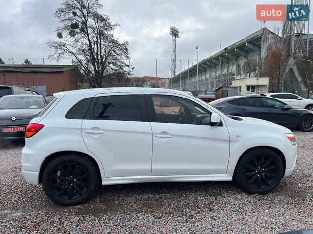Белый Мицубиси Outlander Sport, объемом двигателя 2 л и пробегом 177 тыс. км за 10300 $, фото 7 на Automoto.ua
