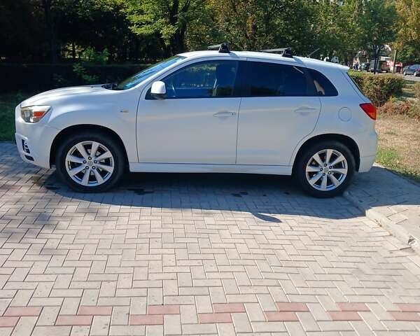 Білий Міцубісі Outlander Sport, об'ємом двигуна 2 л та пробігом 280 тис. км за 8500 $, фото 1 на Automoto.ua