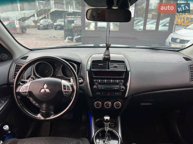 Белый Мицубиси Outlander Sport, объемом двигателя 2 л и пробегом 177 тыс. км за 10300 $, фото 8 на Automoto.ua