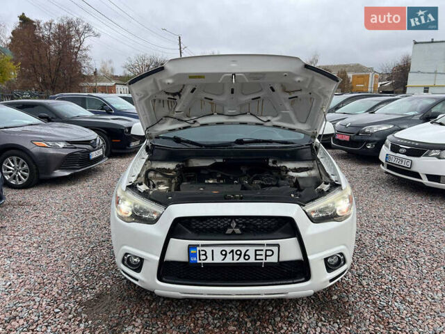 Белый Мицубиси Outlander Sport, объемом двигателя 2 л и пробегом 177 тыс. км за 10300 $, фото 16 на Automoto.ua
