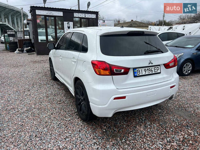 Белый Мицубиси Outlander Sport, объемом двигателя 2 л и пробегом 177 тыс. км за 10300 $, фото 4 на Automoto.ua
