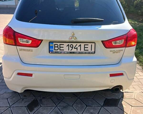 Білий Міцубісі Outlander Sport, об'ємом двигуна 2 л та пробігом 280 тис. км за 8500 $, фото 5 на Automoto.ua