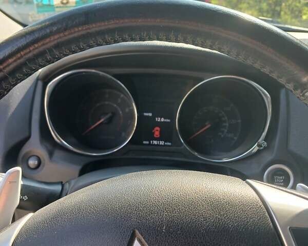 Білий Міцубісі Outlander Sport, об'ємом двигуна 2 л та пробігом 280 тис. км за 8500 $, фото 7 на Automoto.ua