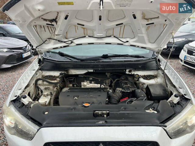Белый Мицубиси Outlander Sport, объемом двигателя 2 л и пробегом 177 тыс. км за 10300 $, фото 15 на Automoto.ua