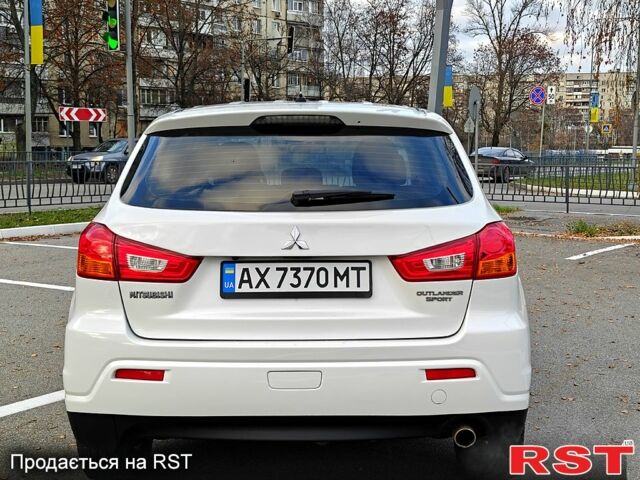 Білий Міцубісі Outlander Sport, об'ємом двигуна 2 л та пробігом 240 тис. км за 8799 $, фото 3 на Automoto.ua