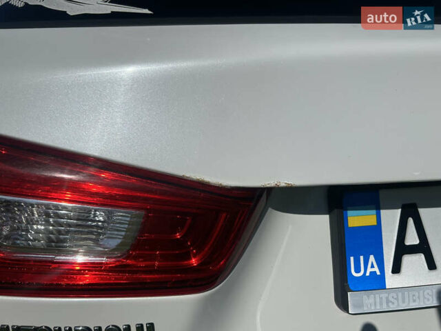 Білий Міцубісі Outlander Sport, об'ємом двигуна 2 л та пробігом 258 тис. км за 10500 $, фото 6 на Automoto.ua