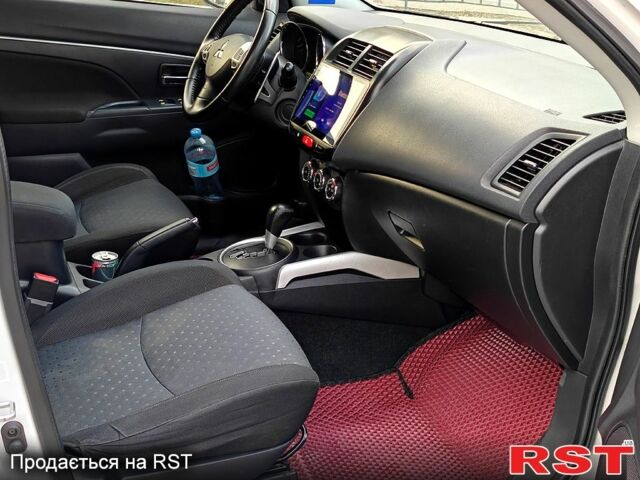 Білий Міцубісі Outlander Sport, об'ємом двигуна 2 л та пробігом 240 тис. км за 8799 $, фото 9 на Automoto.ua