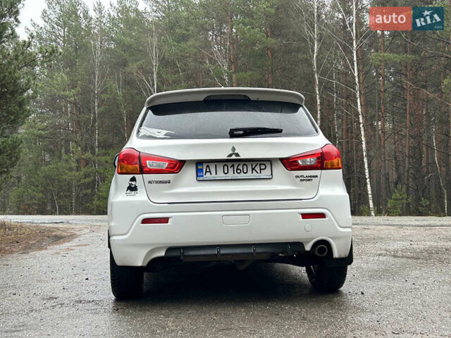 Белый Мицубиси Outlander Sport, объемом двигателя 2 л и пробегом 260 тыс. км за 8999 $, фото 5 на Automoto.ua