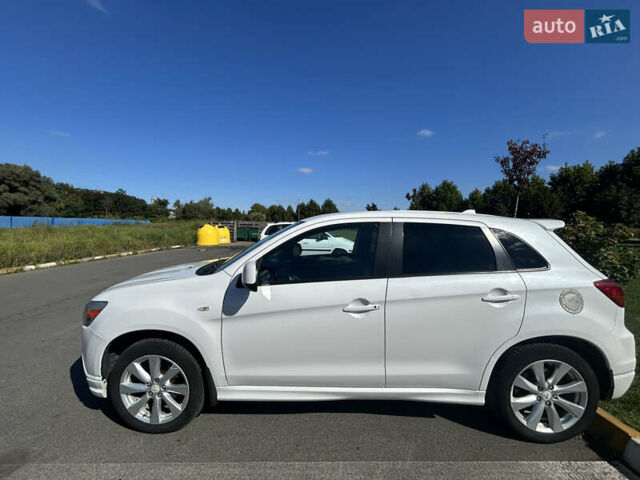 Білий Міцубісі Outlander Sport, об'ємом двигуна 2 л та пробігом 258 тис. км за 10500 $, фото 4 на Automoto.ua