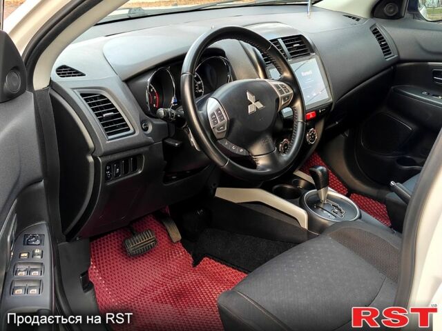 Білий Міцубісі Outlander Sport, об'ємом двигуна 2 л та пробігом 240 тис. км за 8799 $, фото 10 на Automoto.ua