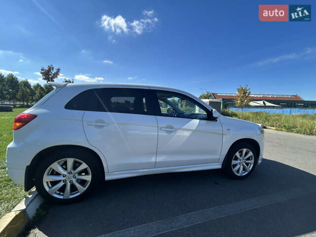 Білий Міцубісі Outlander Sport, об'ємом двигуна 2 л та пробігом 258 тис. км за 10500 $, фото 2 на Automoto.ua