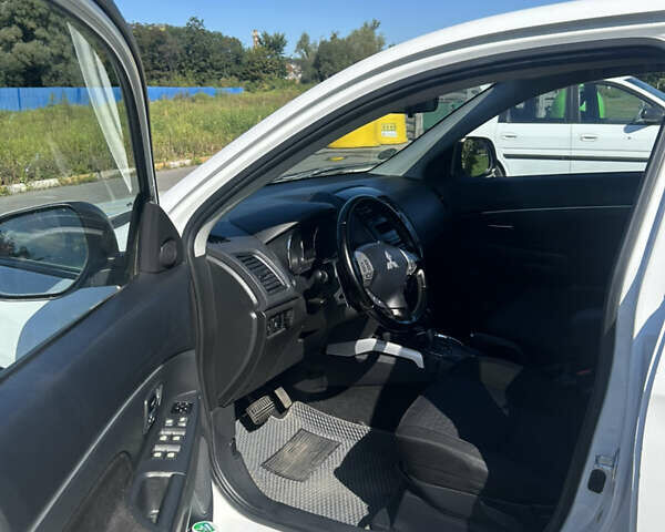 Білий Міцубісі Outlander Sport, об'ємом двигуна 2 л та пробігом 258 тис. км за 10500 $, фото 8 на Automoto.ua