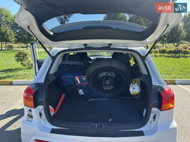 Білий Міцубісі Outlander Sport, об'ємом двигуна 2 л та пробігом 258 тис. км за 10500 $, фото 13 на Automoto.ua