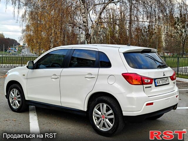 Білий Міцубісі Outlander Sport, об'ємом двигуна 2 л та пробігом 240 тис. км за 8799 $, фото 2 на Automoto.ua