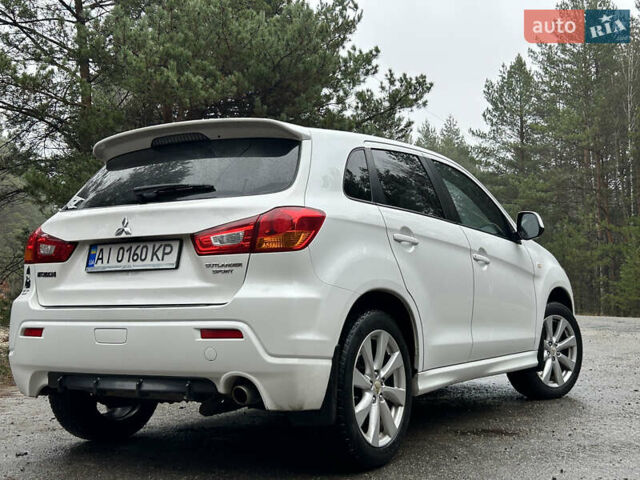 Белый Мицубиси Outlander Sport, объемом двигателя 2 л и пробегом 260 тыс. км за 8999 $, фото 6 на Automoto.ua
