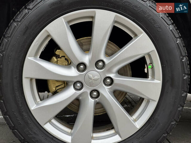 Белый Мицубиси Outlander Sport, объемом двигателя 2 л и пробегом 160 тыс. км за 10800 $, фото 8 на Automoto.ua