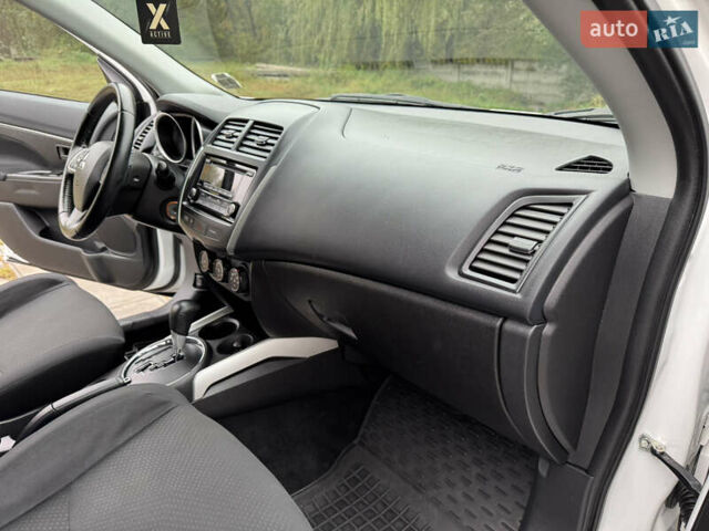 Белый Мицубиси Outlander Sport, объемом двигателя 2 л и пробегом 160 тыс. км за 10800 $, фото 35 на Automoto.ua