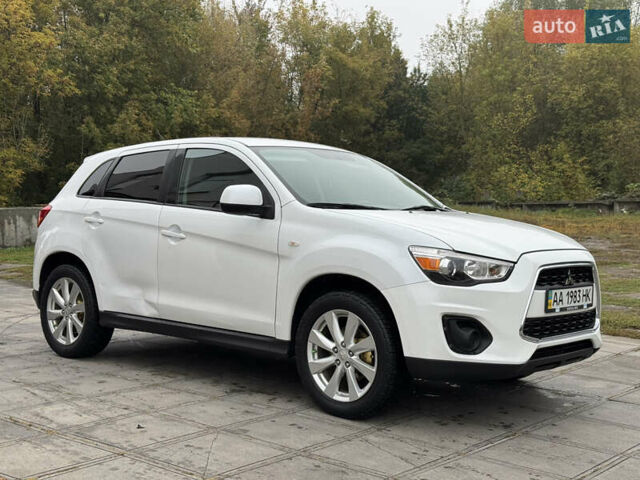 Белый Мицубиси Outlander Sport, объемом двигателя 2 л и пробегом 160 тыс. км за 10800 $, фото 1 на Automoto.ua