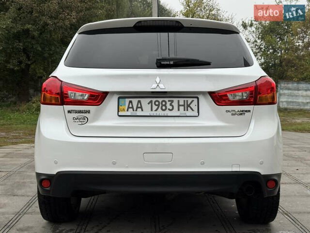 Белый Мицубиси Outlander Sport, объемом двигателя 2 л и пробегом 160 тыс. км за 10800 $, фото 4 на Automoto.ua