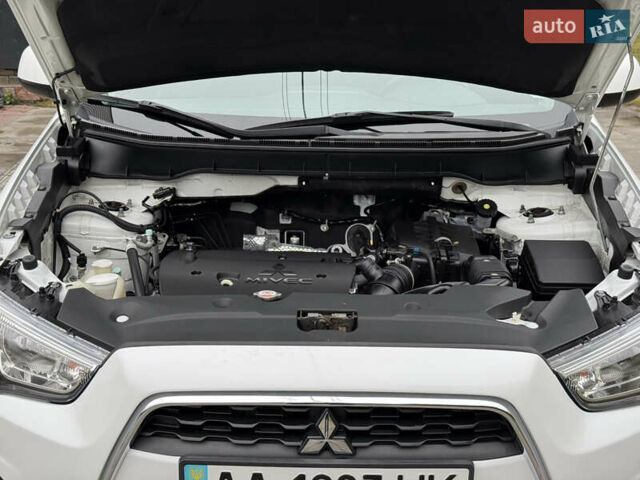 Белый Мицубиси Outlander Sport, объемом двигателя 2 л и пробегом 160 тыс. км за 10800 $, фото 41 на Automoto.ua