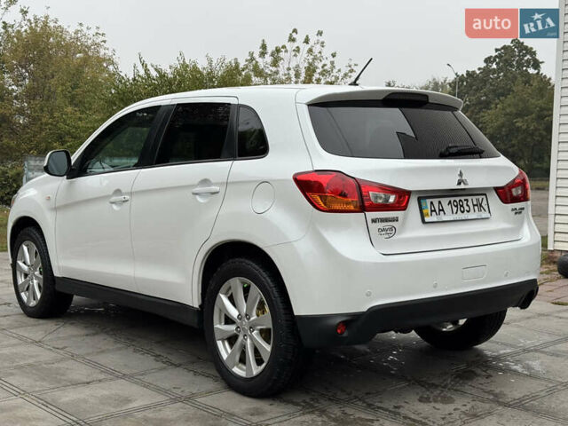 Белый Мицубиси Outlander Sport, объемом двигателя 2 л и пробегом 160 тыс. км за 10800 $, фото 5 на Automoto.ua
