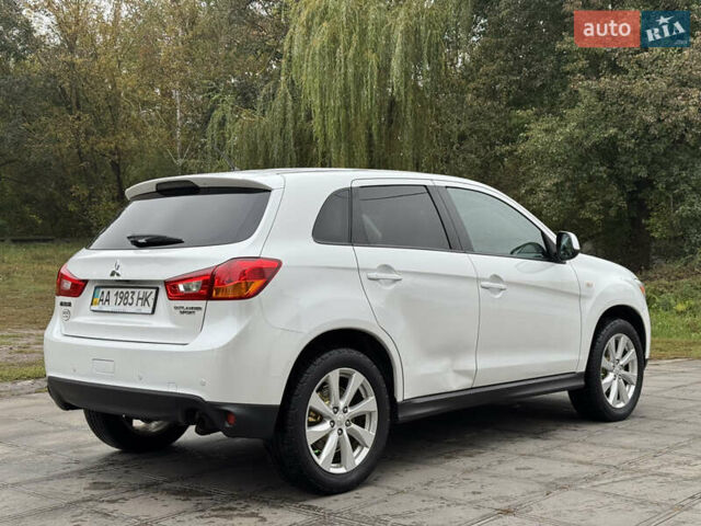 Белый Мицубиси Outlander Sport, объемом двигателя 2 л и пробегом 160 тыс. км за 10800 $, фото 3 на Automoto.ua