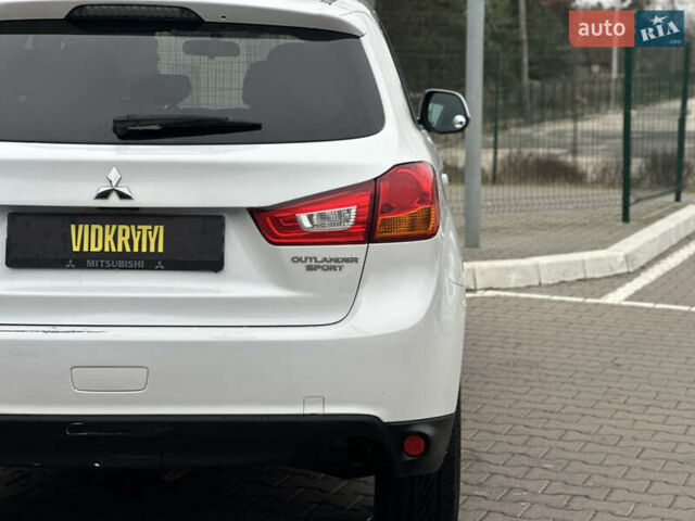 Белый Мицубиси Outlander Sport, объемом двигателя 2 л и пробегом 257 тыс. км за 10800 $, фото 13 на Automoto.ua