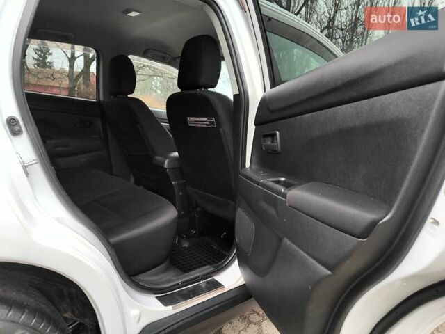Белый Мицубиси Outlander Sport, объемом двигателя 2.4 л и пробегом 207 тыс. км за 9990 $, фото 50 на Automoto.ua
