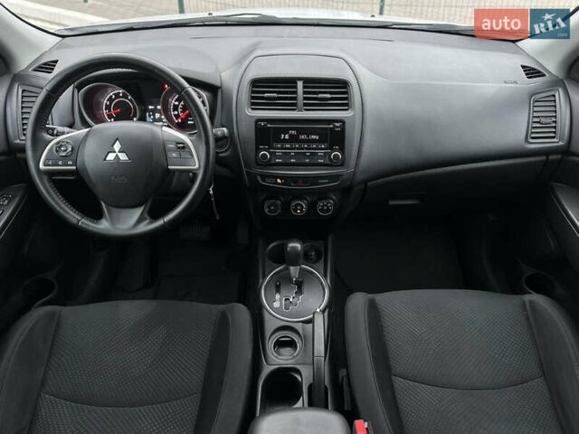 Белый Мицубиси Outlander Sport, объемом двигателя 2 л и пробегом 257 тыс. км за 10800 $, фото 18 на Automoto.ua