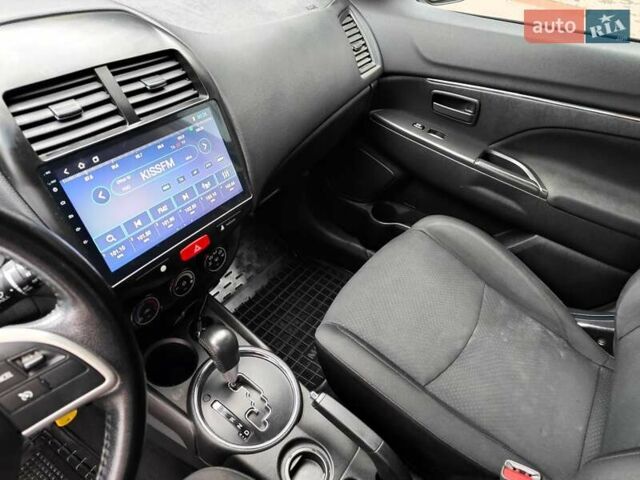 Белый Мицубиси Outlander Sport, объемом двигателя 2.4 л и пробегом 207 тыс. км за 9990 $, фото 53 на Automoto.ua