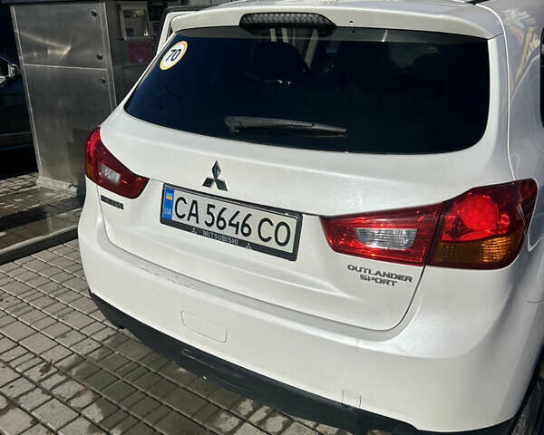 Белый Мицубиси Outlander Sport, объемом двигателя 2 л и пробегом 255 тыс. км за 12000 $, фото 10 на Automoto.ua