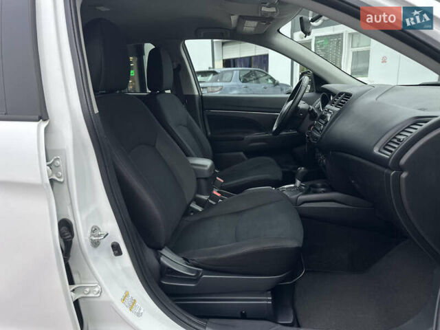 Белый Мицубиси Outlander Sport, объемом двигателя 2 л и пробегом 257 тыс. км за 10800 $, фото 35 на Automoto.ua