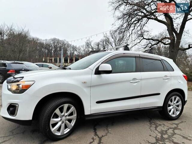Белый Мицубиси Outlander Sport, объемом двигателя 2.4 л и пробегом 207 тыс. км за 9990 $, фото 2 на Automoto.ua