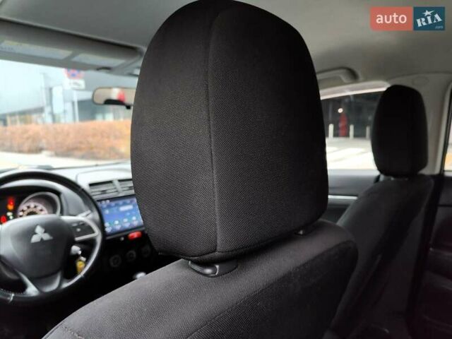 Белый Мицубиси Outlander Sport, объемом двигателя 2.4 л и пробегом 207 тыс. км за 9990 $, фото 56 на Automoto.ua