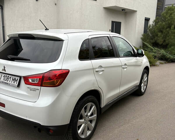 Мицубиси Outlander Sport 2015 в Вышгороде на Automoto.ua Белый Мицубиси Outlander Sport, объемом двигателя 2 л и пробегом 136 тыс. км за 10700 $, фото 2 на Automoto.ua