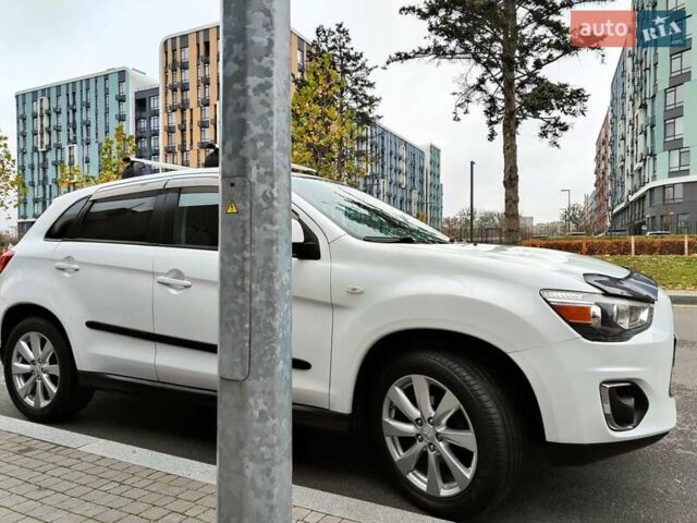 Белый Мицубиси Outlander Sport, объемом двигателя 2.4 л и пробегом 207 тыс. км за 9990 $, фото 30 на Automoto.ua