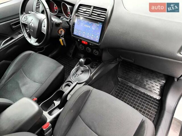 Белый Мицубиси Outlander Sport, объемом двигателя 2.4 л и пробегом 207 тыс. км за 9990 $, фото 36 на Automoto.ua