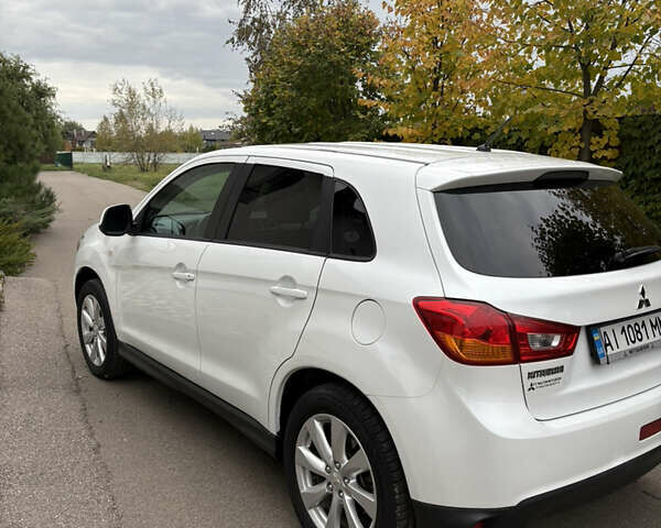 Мицубиси Outlander Sport 2015 в Вышгороде на Automoto.ua Белый Мицубиси Outlander Sport, объемом двигателя 2 л и пробегом 136 тыс. км за 10700 $, фото 4 на Automoto.ua