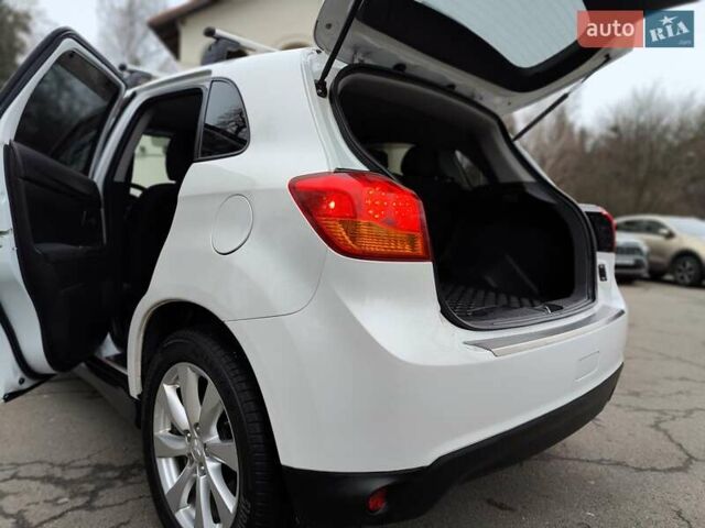 Белый Мицубиси Outlander Sport, объемом двигателя 2.4 л и пробегом 207 тыс. км за 9990 $, фото 10 на Automoto.ua