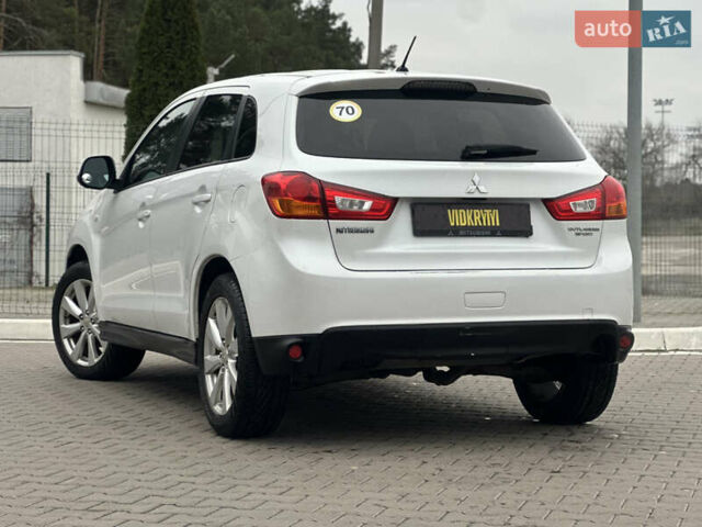 Белый Мицубиси Outlander Sport, объемом двигателя 2 л и пробегом 257 тыс. км за 10800 $, фото 17 на Automoto.ua