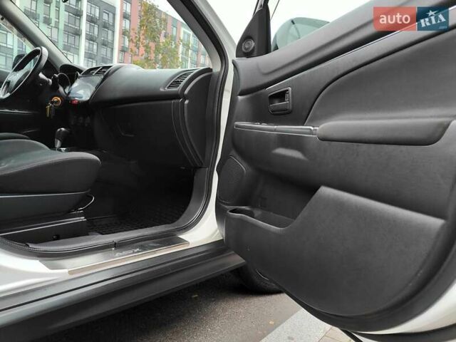 Белый Мицубиси Outlander Sport, объемом двигателя 2.4 л и пробегом 207 тыс. км за 9990 $, фото 34 на Automoto.ua