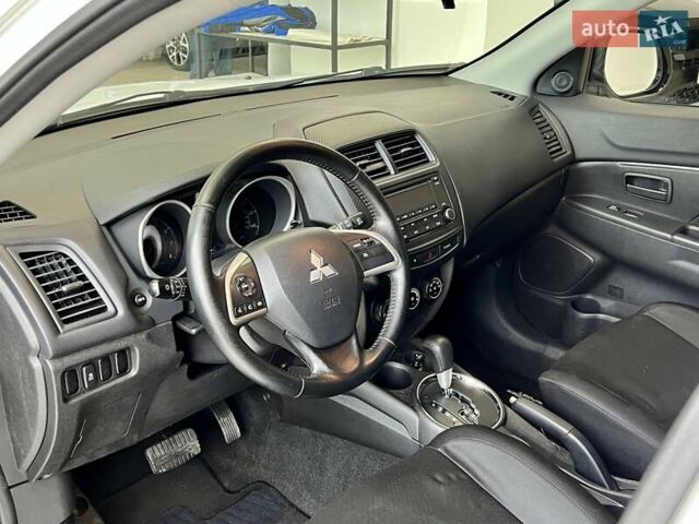 Білий Міцубісі Outlander Sport, об'ємом двигуна 2.4 л та пробігом 160 тис. км за 12500 $, фото 19 на Automoto.ua