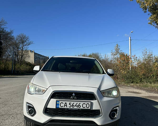 Белый Мицубиси Outlander Sport, объемом двигателя 2 л и пробегом 255 тыс. км за 12000 $, фото 4 на Automoto.ua